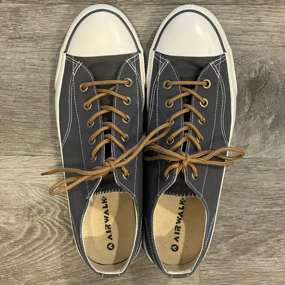 Men’s Airwalk Canvas Lace-up Size 11